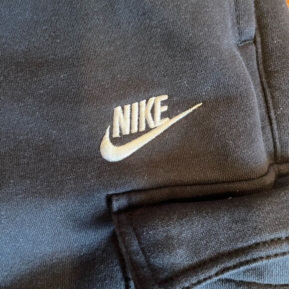 Nike Pants (Modern) - Picture 2 of 8